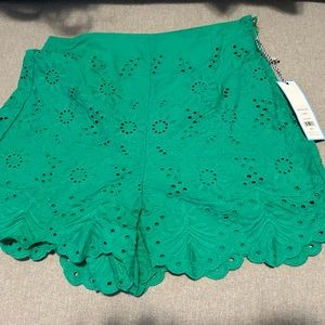 Draper James embroidered shorts size 6.
